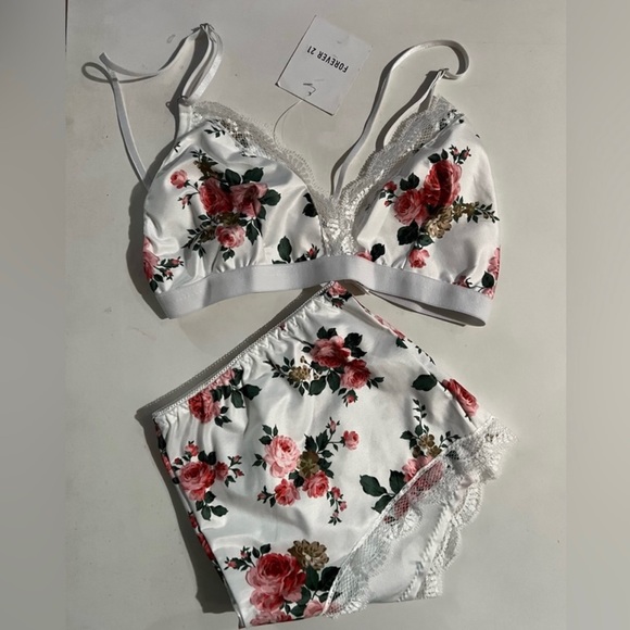 NWT 2pack Floral Print Contrast Lace
Wireless Lingerie Set Without Robe - Picture 3 of 3